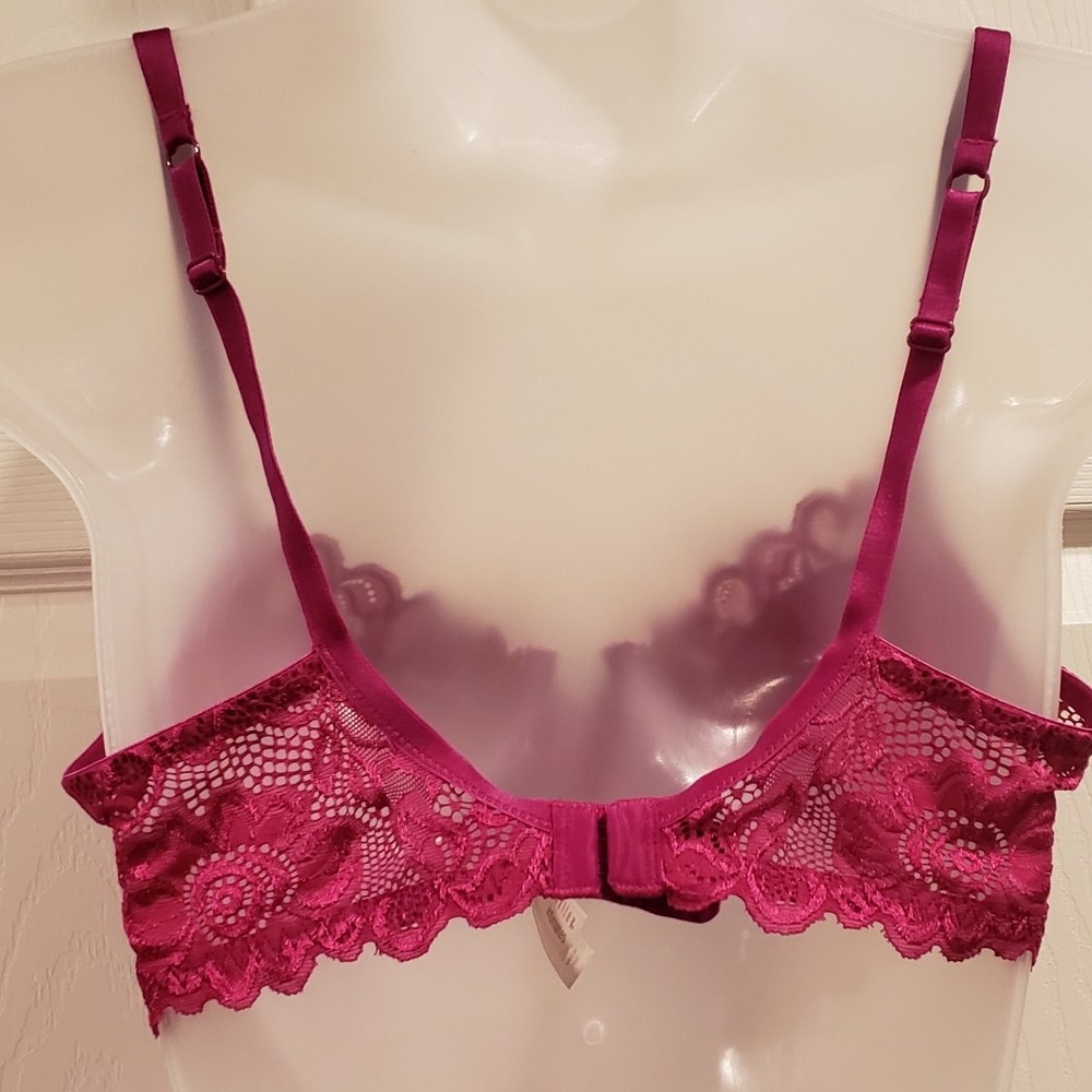Victoria's Secret padded bra and matching boy cut panty. Never worn. - Picture 6 of 9